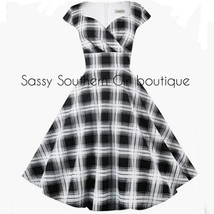 ⭐🆕 Black and white plaid retro dress